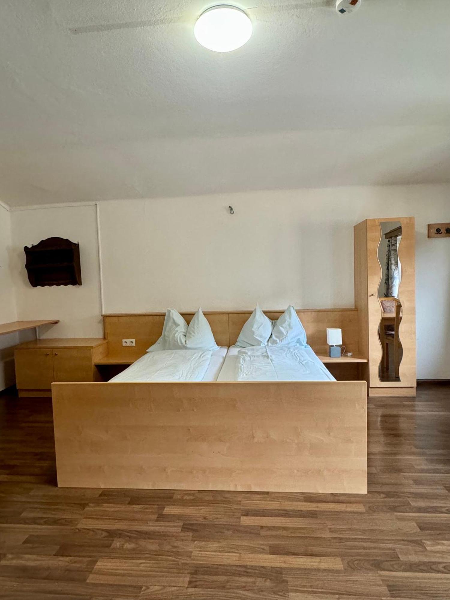 Skill Mountain - Und Bike Im Sommer Mit Joker Card Hostal *