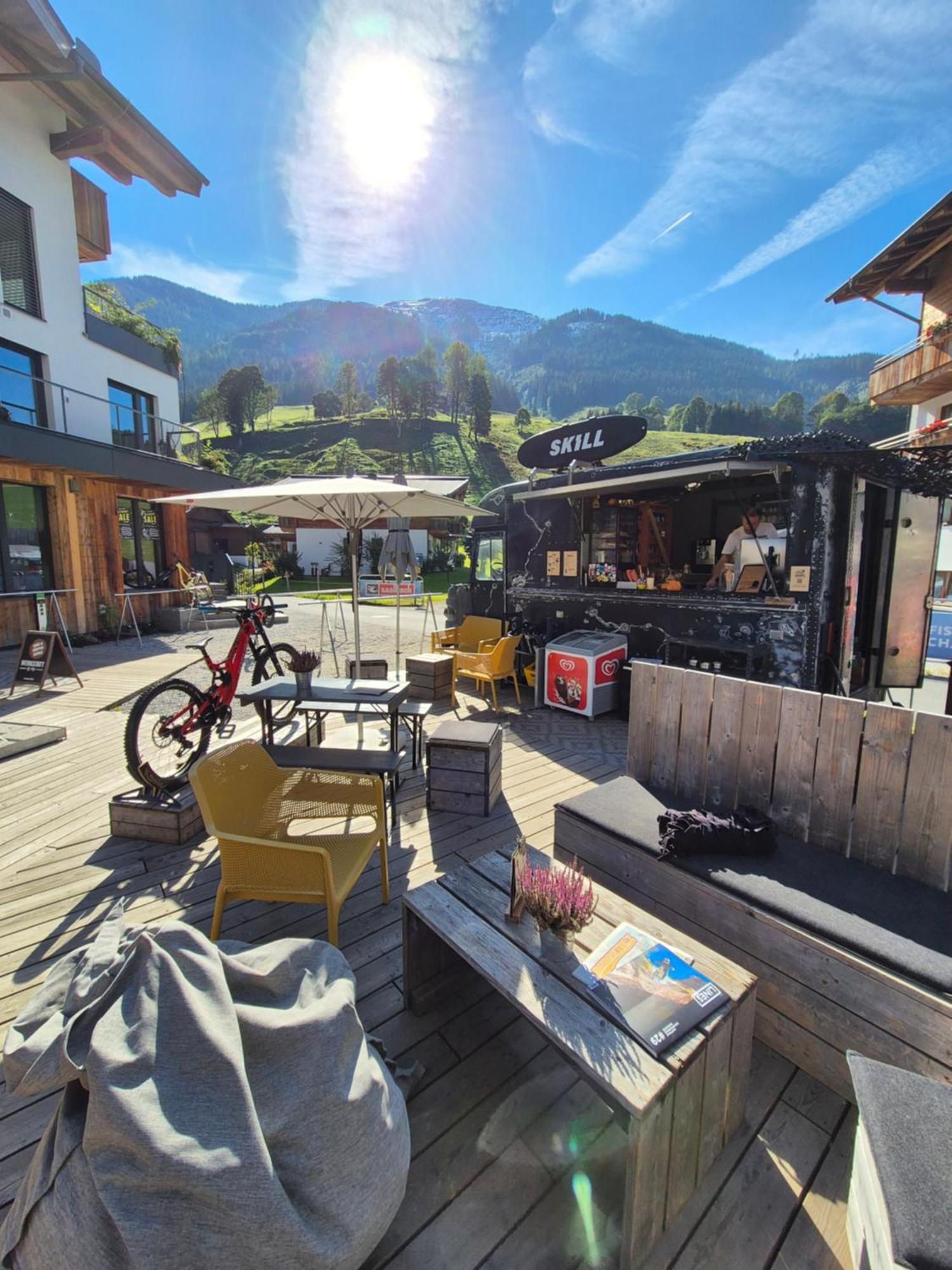 Skill Mountain - Und Bike Im Sommer Mit Joker Card Hostel